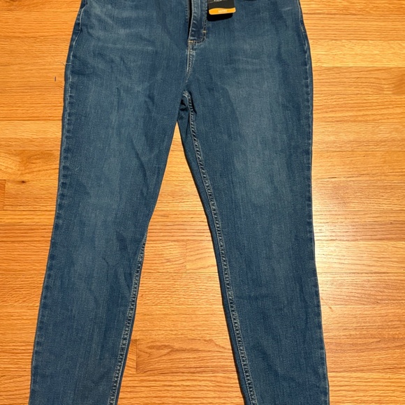 Judy Blue Jeans - Picture 4 of 5